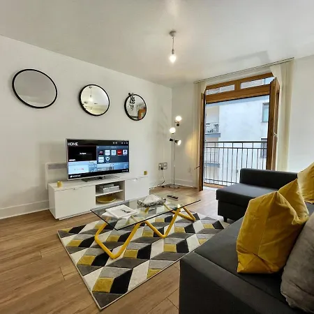 Apartman Cosy, Spacious Flat In Centre With Netflix